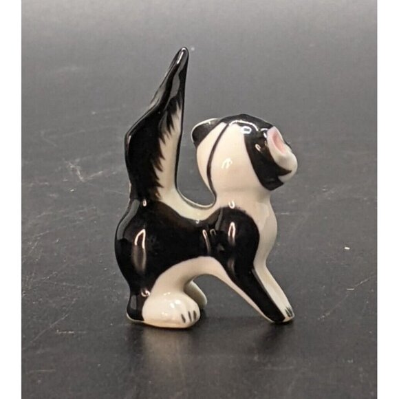 Bone China Skunk Mini Figurine Eyelashes Japan Kitsch Vtg MCM Hand Painted 1.75" - Picture 3 of 6